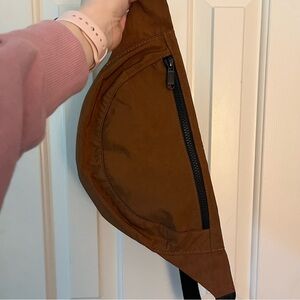 Baggu Brown Crescent Fanny Pack NWOT